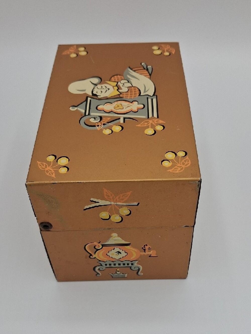 Vintage Recipe Box with Chef Artwork - Picture 4 of 6